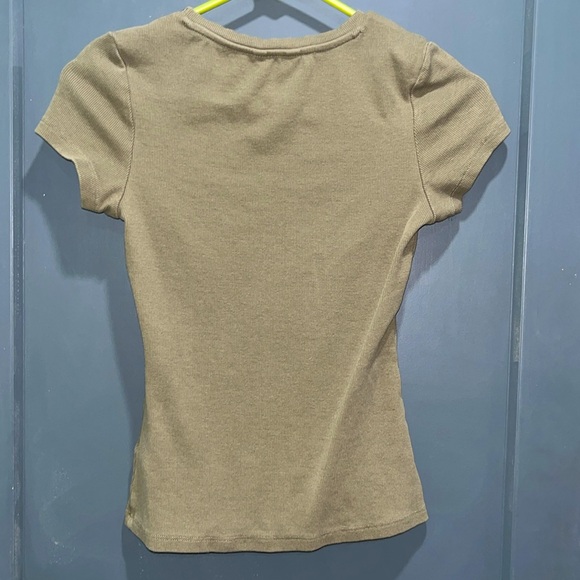 Guess Army Green Tee - Picture 6 of 7